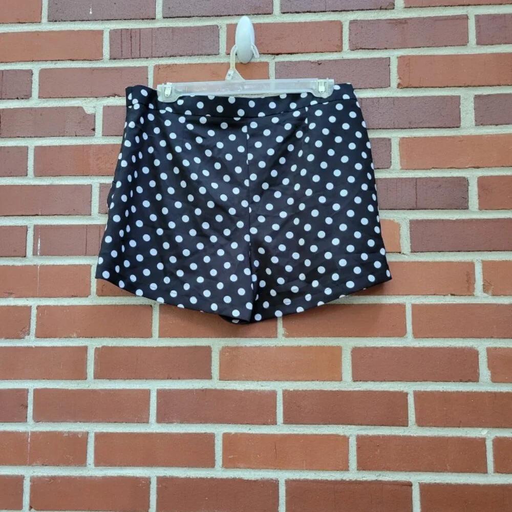 Junior's Black & White Shorts - by Flirtatious - Size 11 - Picture 5 of 5